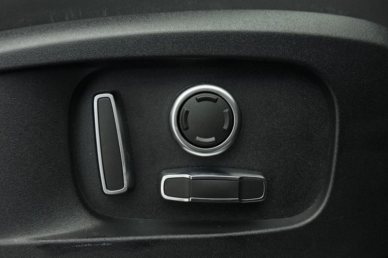 Used Land Rover Defender 2024 for sale - 77445777: Photo 24