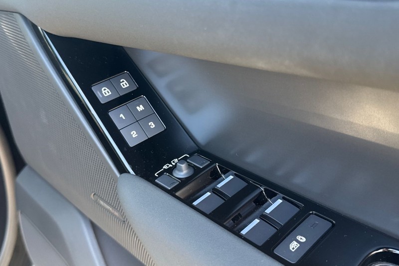 Used Land Rover Range Rover Velar 2025 for sale - 76984342: Photo 23