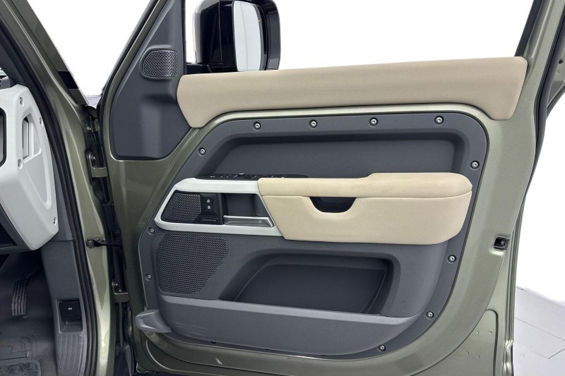 Used Land Rover Defender 2021 for sale - 77220392: Photo 23