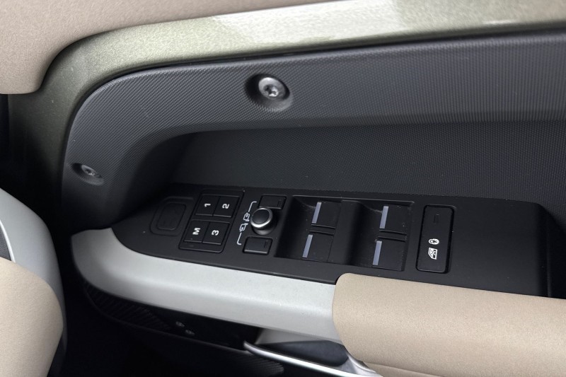 Used Land Rover Defender 2021 for sale - 77220392: Photo 24