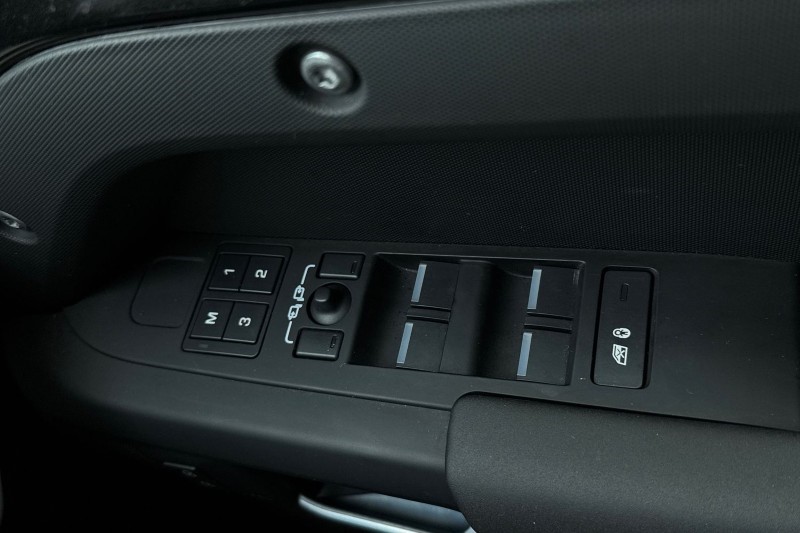 Used Land Rover Defender 2024 for sale - 77225295: Photo 23