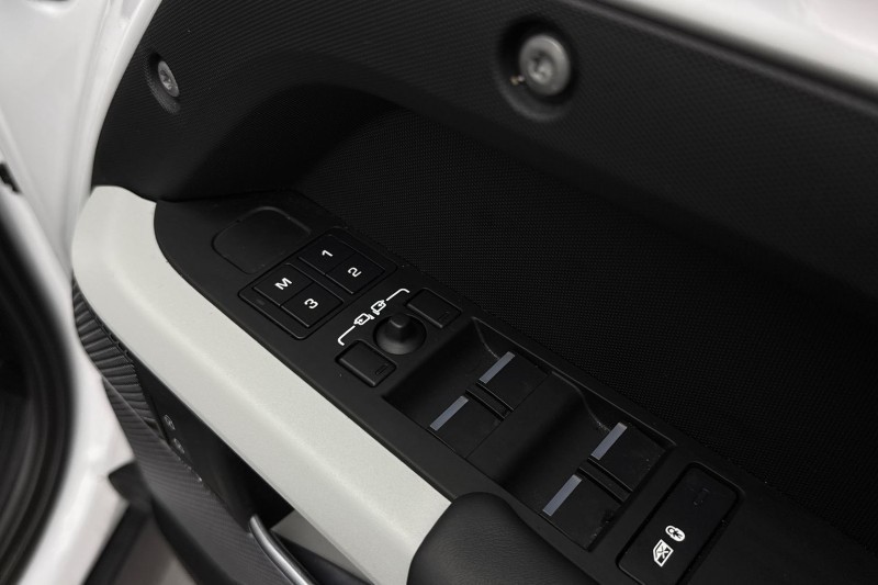 Used Land Rover Defender 2023 for sale - 77435261: Photo 23