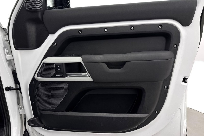 Used Land Rover Defender 2022 for sale - 77834019: Photo 22