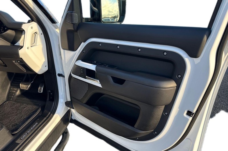 Used Land Rover Defender 2022 for sale - 76984361: Photo 22