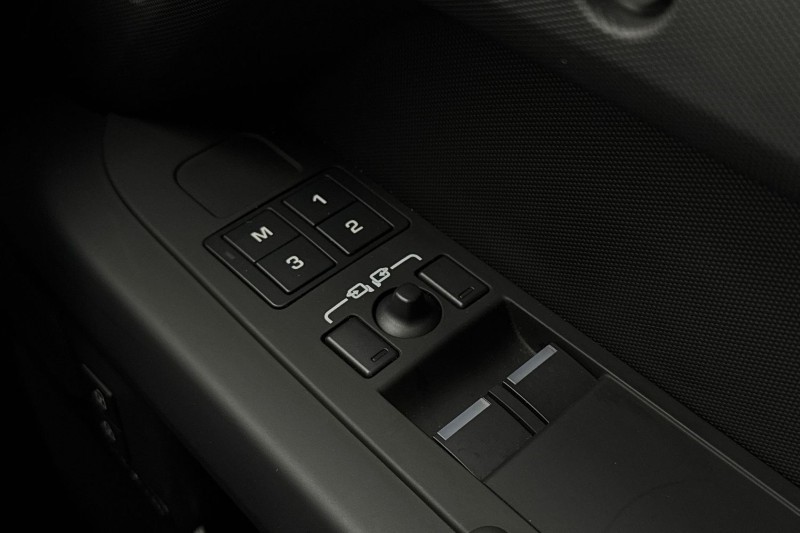 Used Land Rover Defender 2024 for sale - 77718123: Photo 23