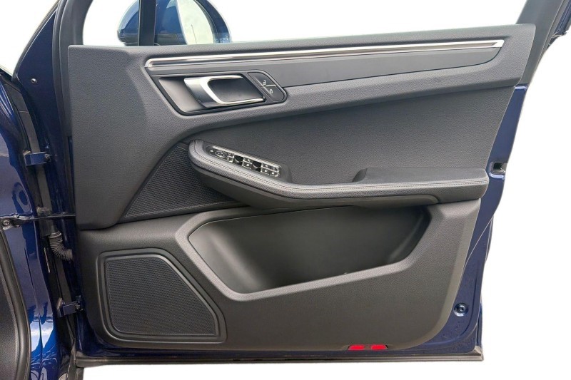 Used Porsche Macan 2022 for sale - 76984327: Photo 22
