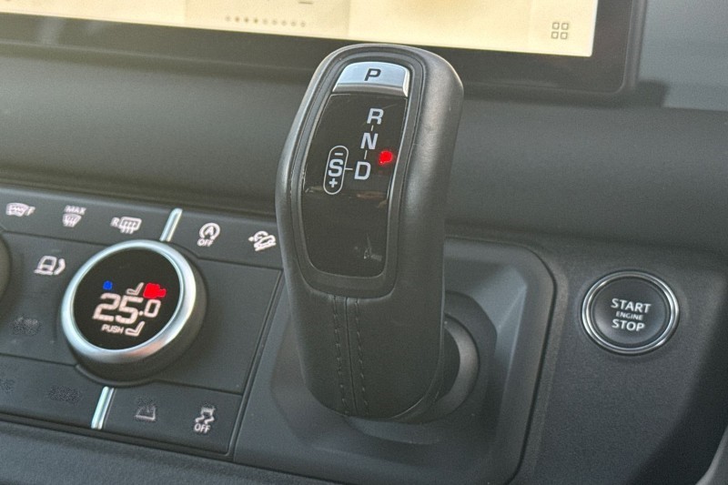 Used Land Rover Defender 2024 for sale - 76984299: Photo 13