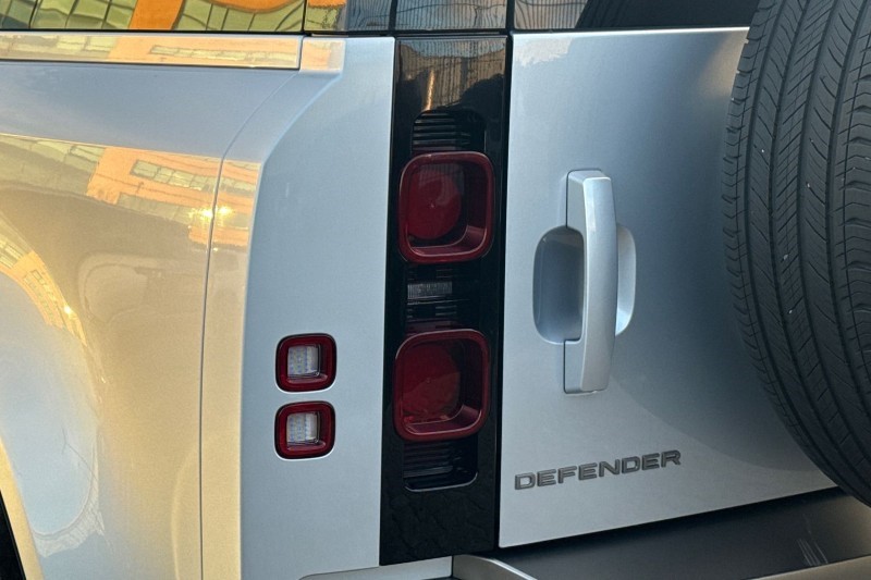 Used Land Rover Defender 2024 for sale - 76984299: Photo 19