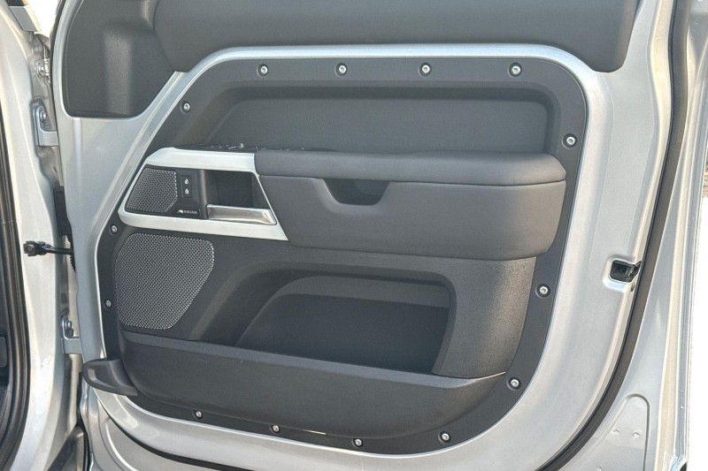 Used Land Rover Defender 2024 for sale - 76984299: Photo 22