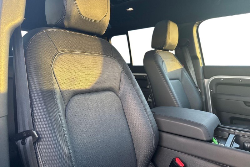 Used Land Rover Defender 2024 for sale - 76984299: Photo 26