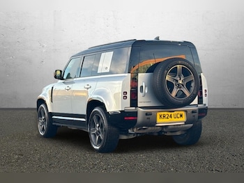 Used Land Rover Defender 2024 for sale - 76984299: Photo