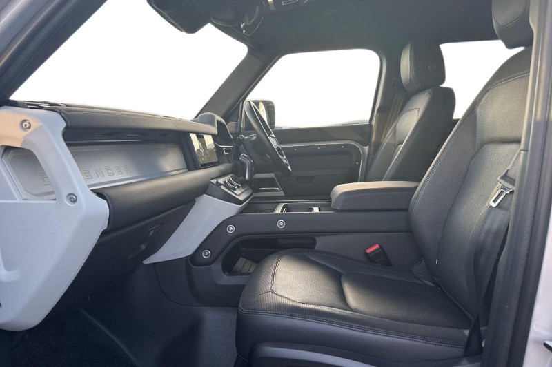 Used Land Rover Defender 2024 for sale - 76984299: Photo 3