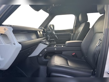 Used Land Rover Defender 2024 for sale - 76984299: Photo