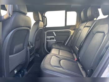 Used Land Rover Defender 2024 for sale - 76984299: Photo