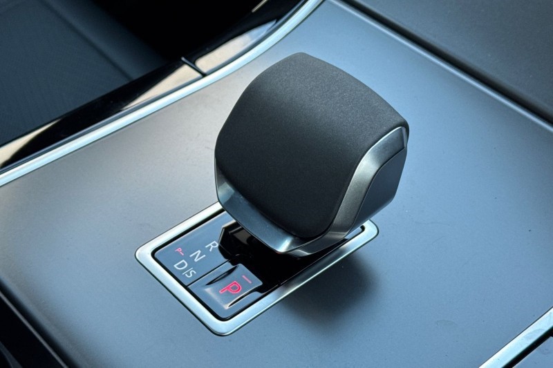 Used Land Rover Range Rover Velar 2024 for sale - 76984341: Photo 13