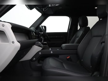 Used Land Rover Defender 2024 for sale - 78804603: Photo