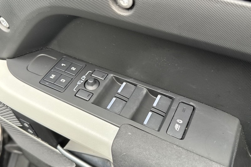 Used Land Rover Defender 2022 for sale - 76984317: Photo 23