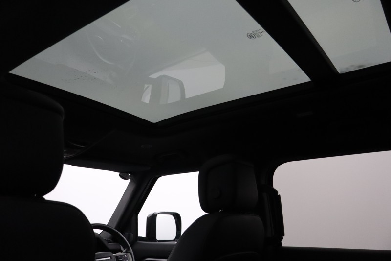 Used Land Rover Defender 2023 for sale - 77915620: Photo 21