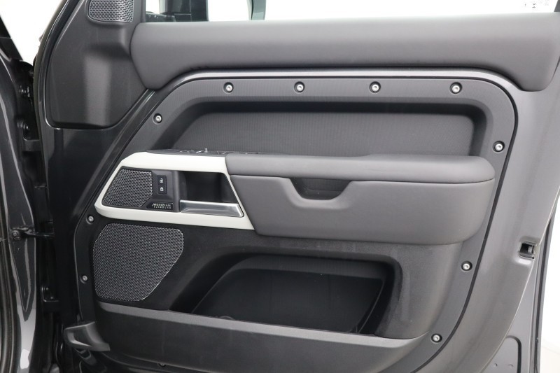 Used Land Rover Defender 2023 for sale - 77915620: Photo 22