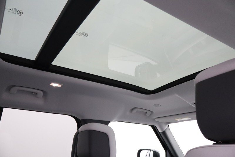 Used Land Rover Defender 2024 for sale - 78108879: Photo 23