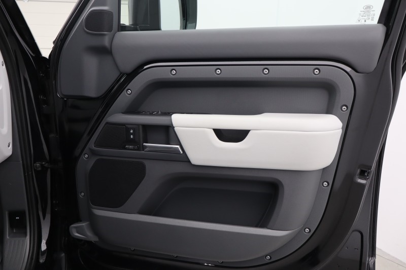 Used Land Rover Defender 2024 for sale - 78108879: Photo 25