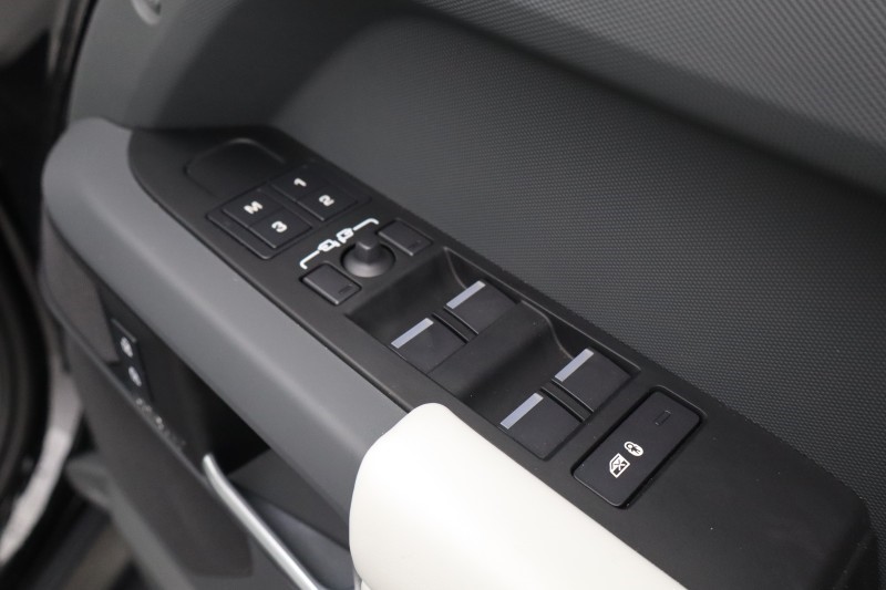Used Land Rover Defender 2024 for sale - 78108879: Photo 26