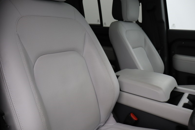 Used Land Rover Defender 2024 for sale - 78108879: Photo 31