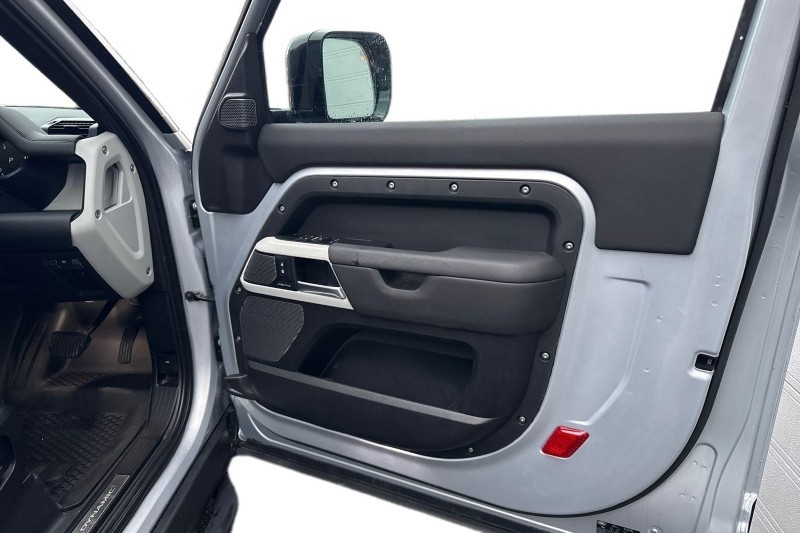 Used Land Rover Defender 2023 for sale - 76984318: Photo 22