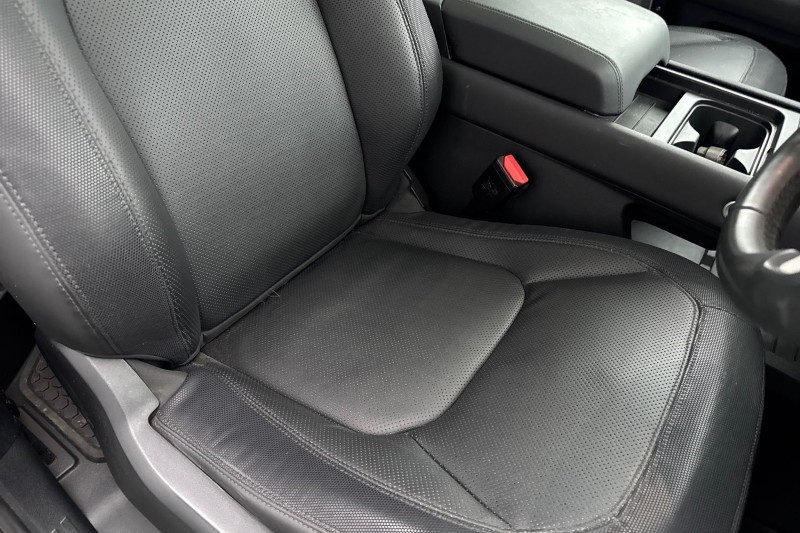 Used Land Rover Defender 2023 for sale - 76984318: Photo 25