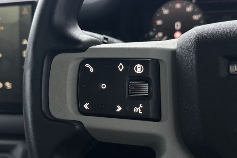 Used Land Rover Defender 2023 for sale - 76984318: Photo 27