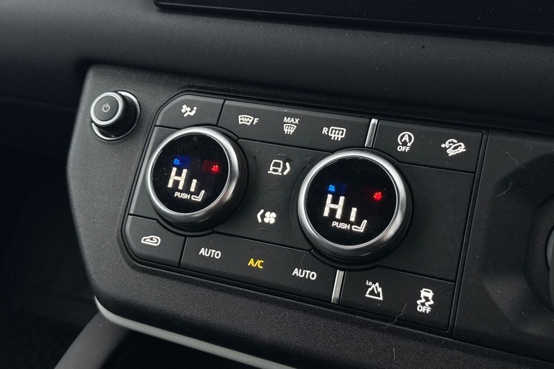 Used Land Rover Defender 2023 for sale - 76984318: Photo 31