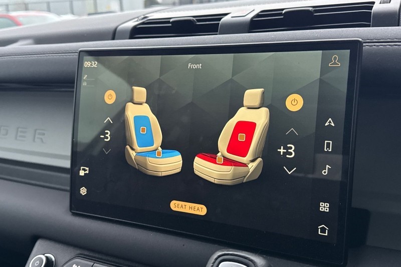 Used Land Rover Defender 2023 for sale - 76984318: Photo 32