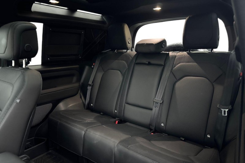 Used Land Rover Defender 2023 for sale - 76984318: Photo 4