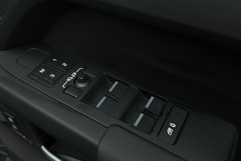 Used Land Rover Defender 2024 for sale - 77391852: Photo 23