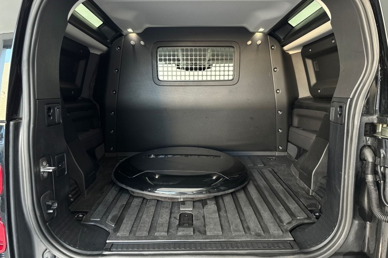 Used Land Rover Defender 2021 for sale - 77225307: Photo 10