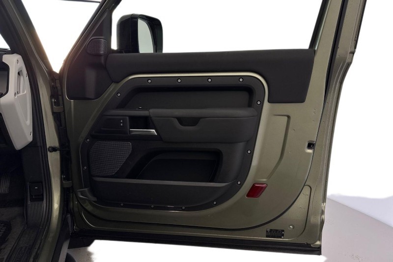 Used Land Rover Defender 2021 for sale - 77225307: Photo 21