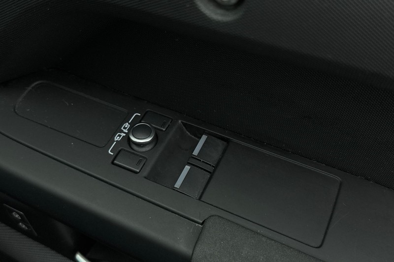 Used Land Rover Defender 2021 for sale - 77225307: Photo 22