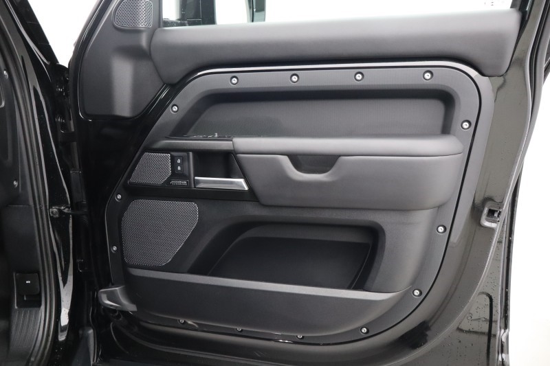 Used Land Rover Defender 2023 for sale - 78067132: Photo 24