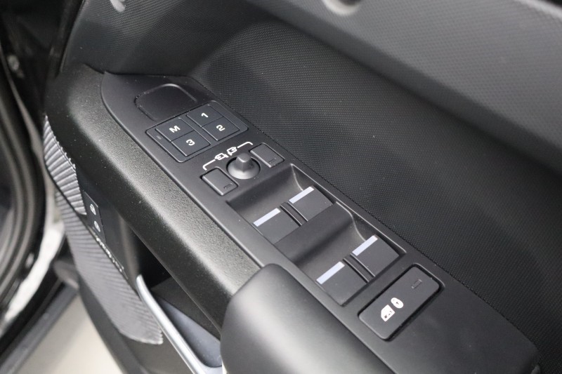 Used Land Rover Defender 2023 for sale - 78067132: Photo 25