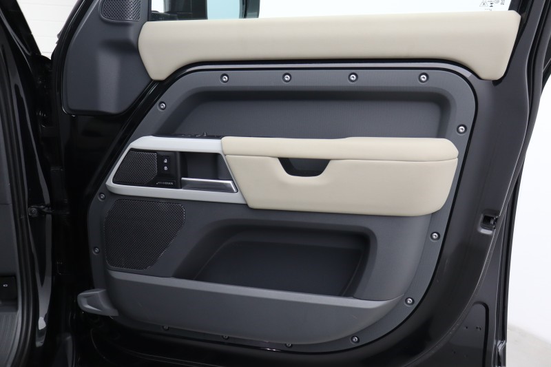 Used Land Rover Defender 2023 for sale - 78053246: Photo 24