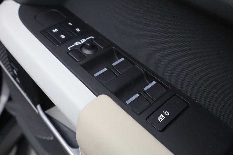 Used Land Rover Defender 2023 for sale - 78053246: Photo 25