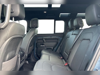 Used Land Rover Defender 2025 for sale - 76984321: Photo