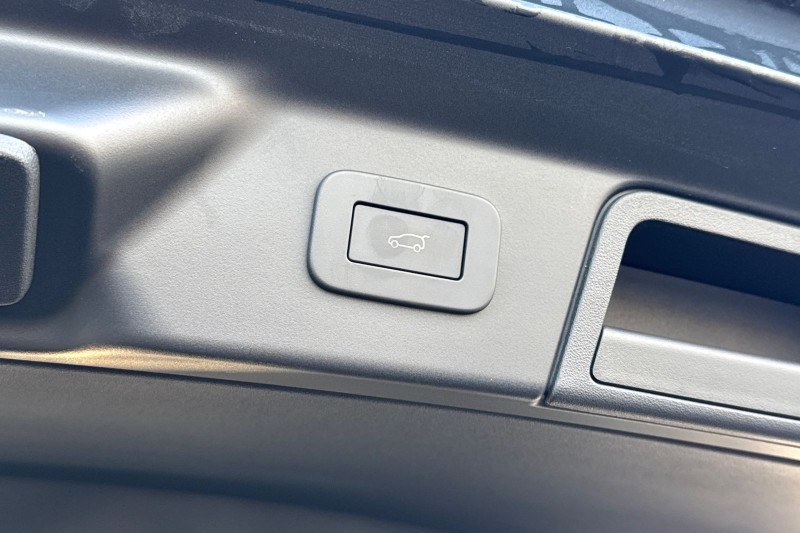 Used Land Rover Range Rover Velar 2024 for sale - 76984349: Photo 35