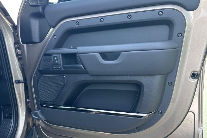 Used Land Rover Defender 2026 for sale - 78175992: Photo 24