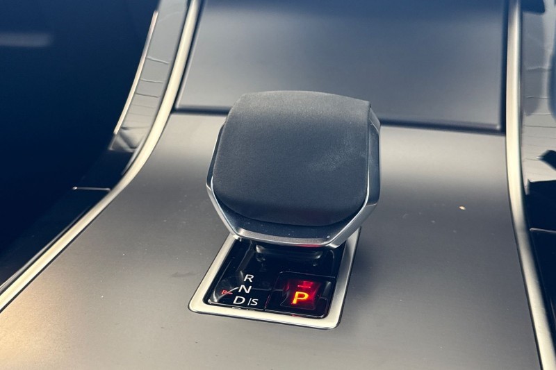 Used Land Rover Range Rover Velar 2025 for sale - 76984346: Photo 13