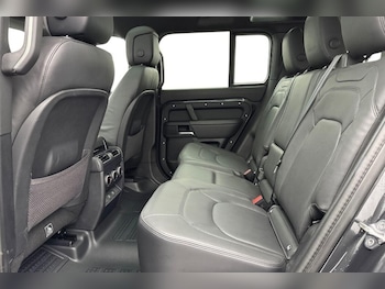 Used Land Rover Defender 2024 for sale - 77420521: Photo