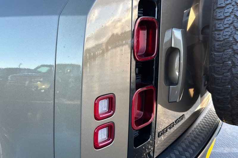 Used Land Rover Defender 2023 for sale - 76984331: Photo 19