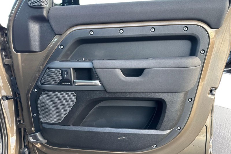 Used Land Rover Defender 2023 for sale - 76984331: Photo 22