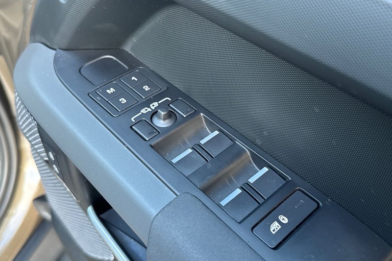 Used Land Rover Defender 2023 for sale - 76984331: Photo 23