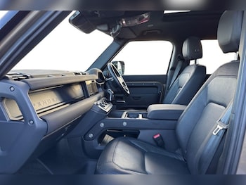 Used Land Rover Defender 2023 for sale - 76984331: Photo